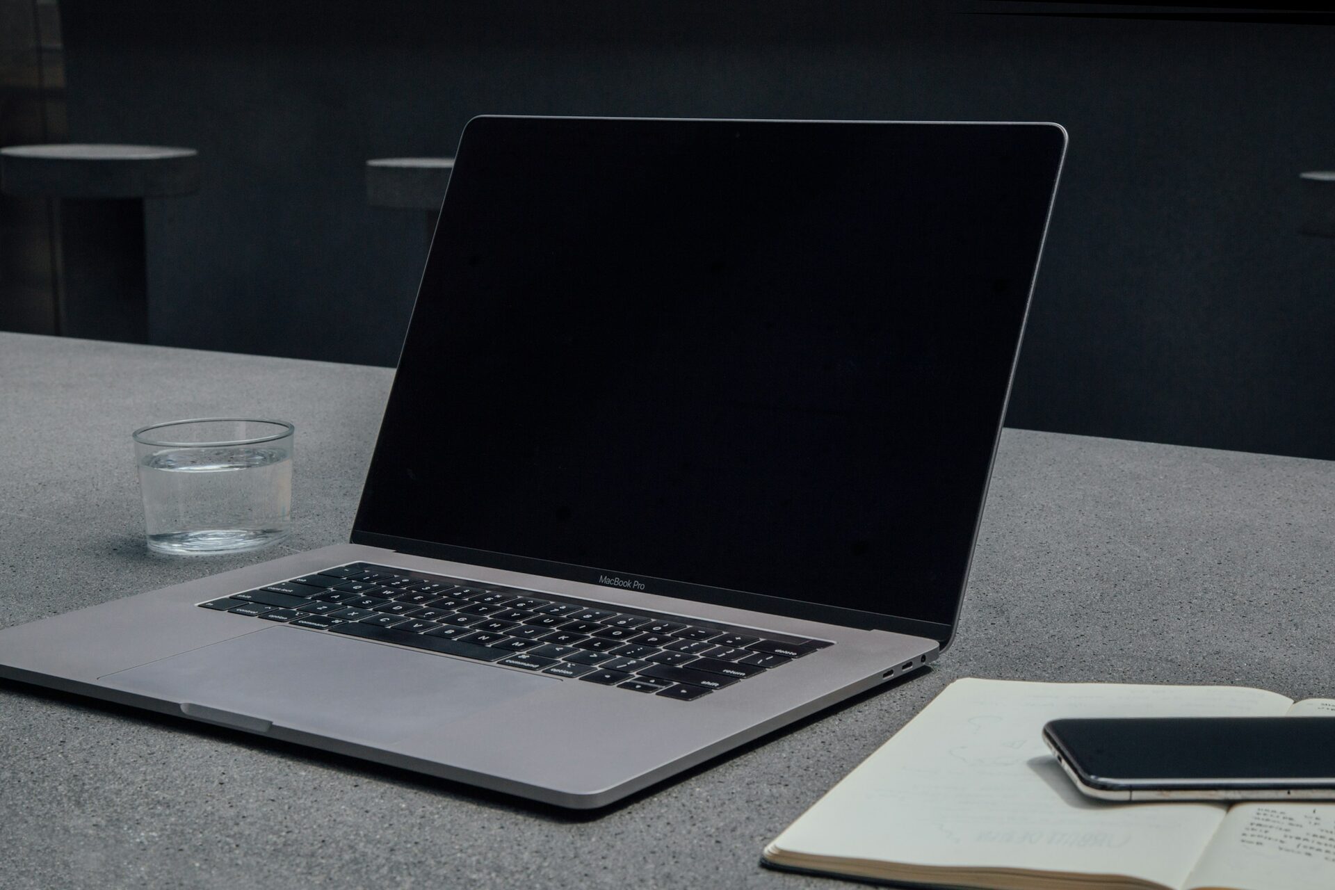 Mac lacrado com garantia Apple — FONI BR